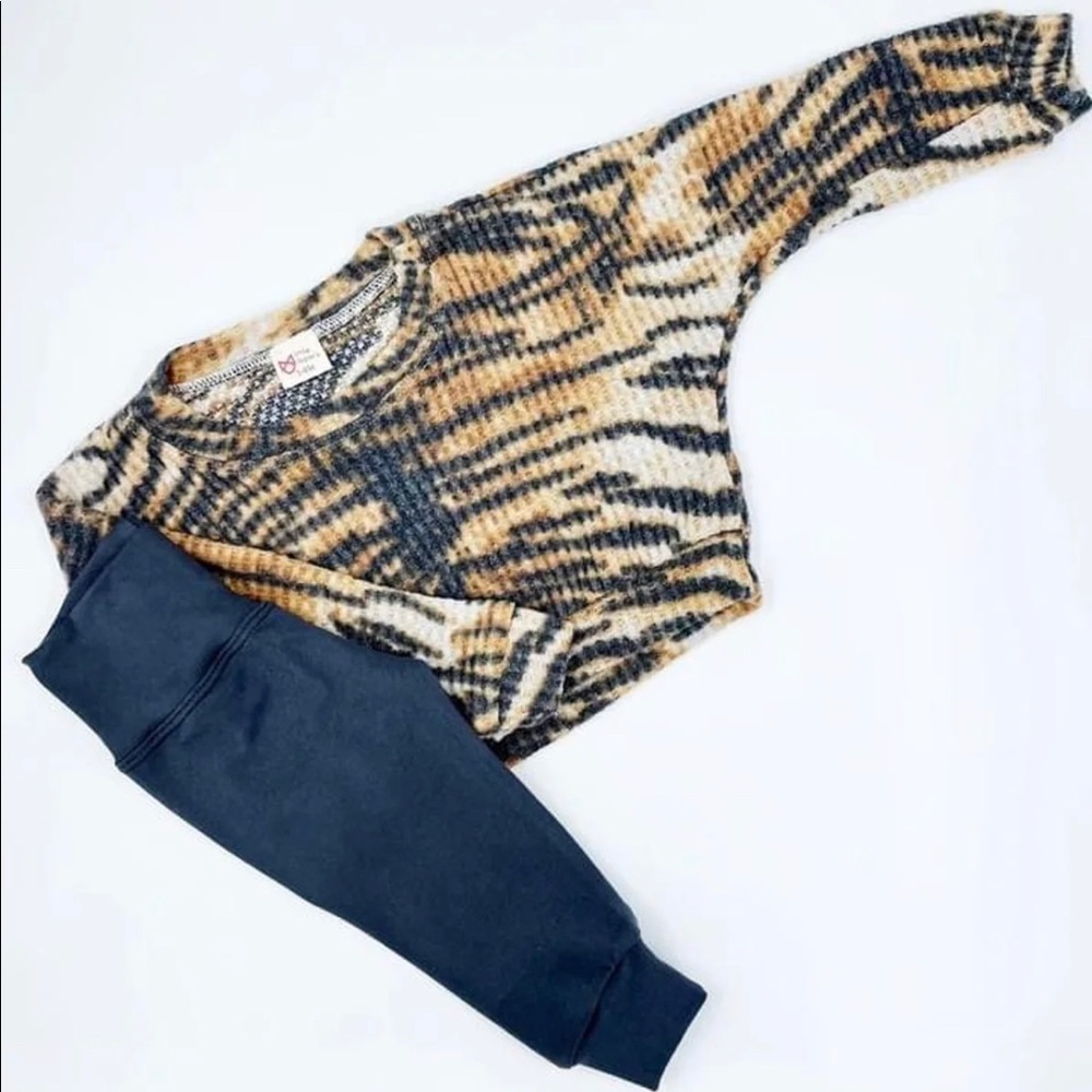 Little Lopers Lounge Set